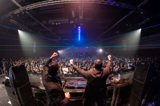 Hard Boat Festival by Wanyama-photo LR-15966