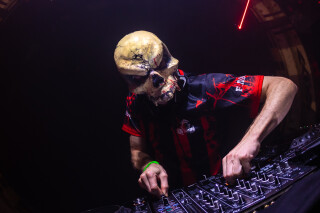 Hard Boat Festival by Wanyama-photo LR-15764