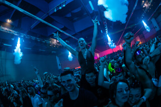 Hard Boat Festival by Wanyama-photo LR-16494