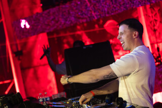 Hard Boat Festival by Wanyama-photo LR-20495