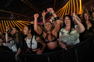 Hard Boat Festival by Wanyama-photo LR-15586