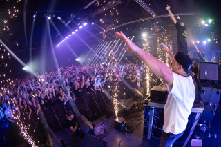 Hard Boat Festival by Wanyama-photo LR-15863