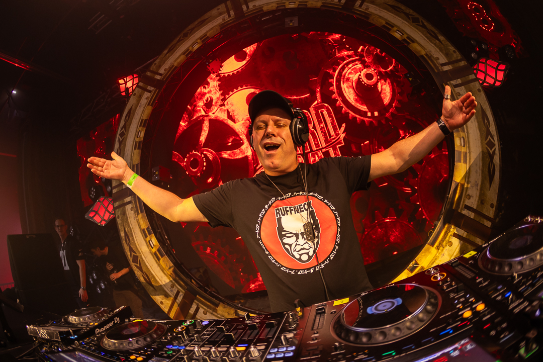 Hard Boat Festival by Wanyama-photo LR-14341