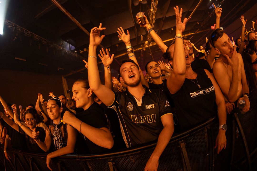 Hard Boat Festival by Wanyama-photo LR-15560