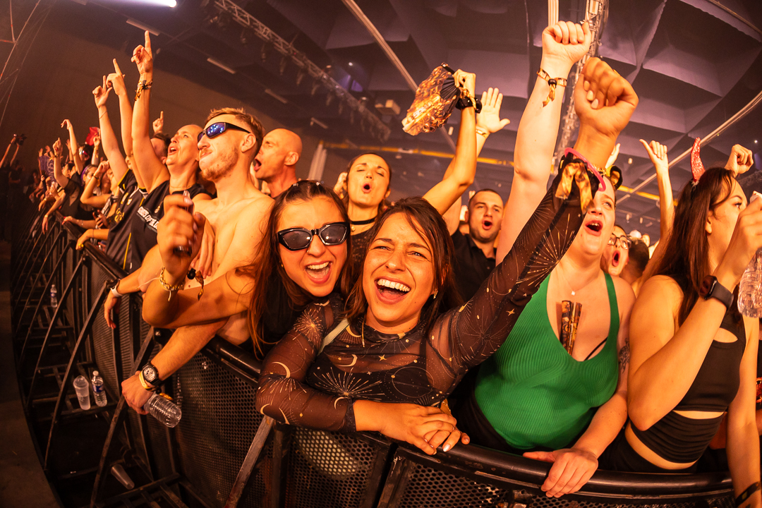 Hard Boat Festival by Wanyama-photo LR-15574