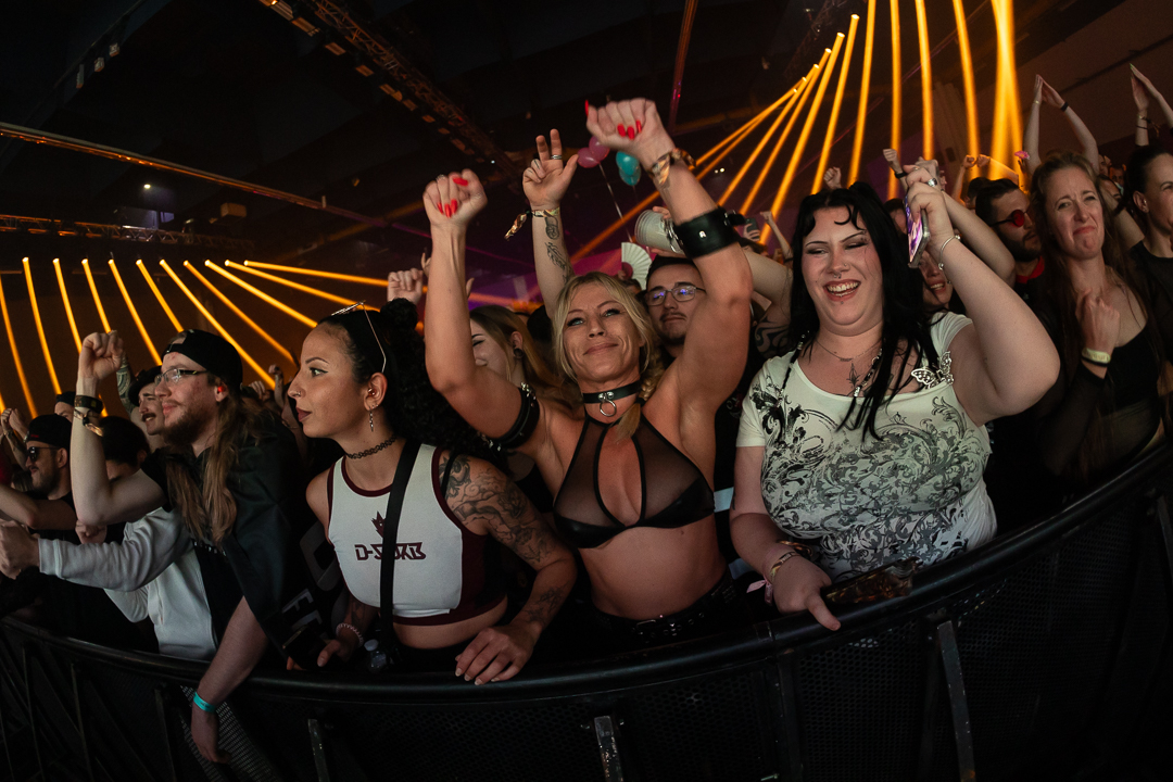 Hard Boat Festival by Wanyama-photo LR-15586