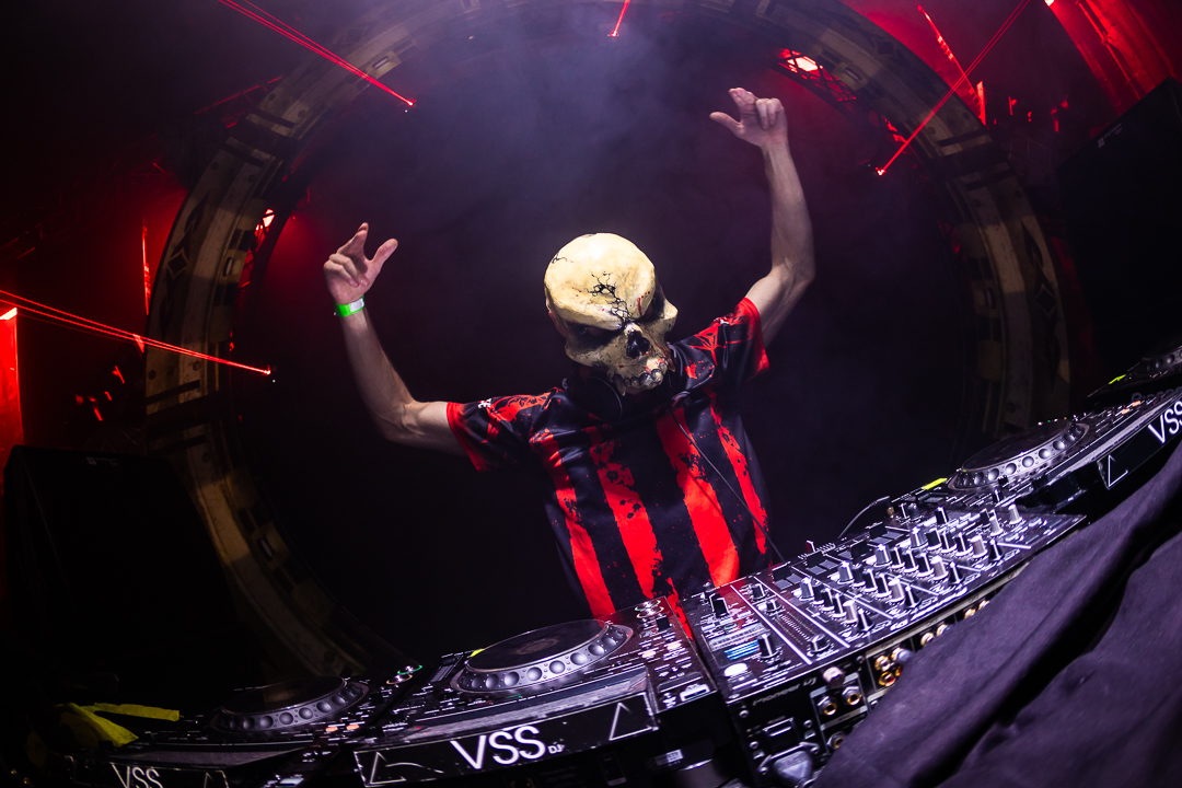 Hard Boat Festival by Wanyama-photo LR-15756