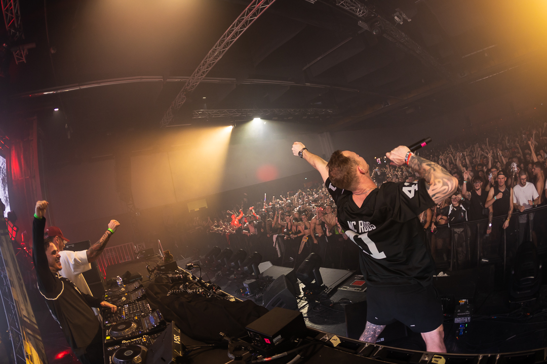 Hard Boat Festival by Wanyama-photo LR-16298