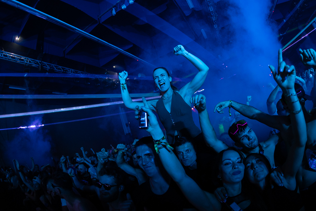 Hard Boat Festival by Wanyama-photo LR-16502