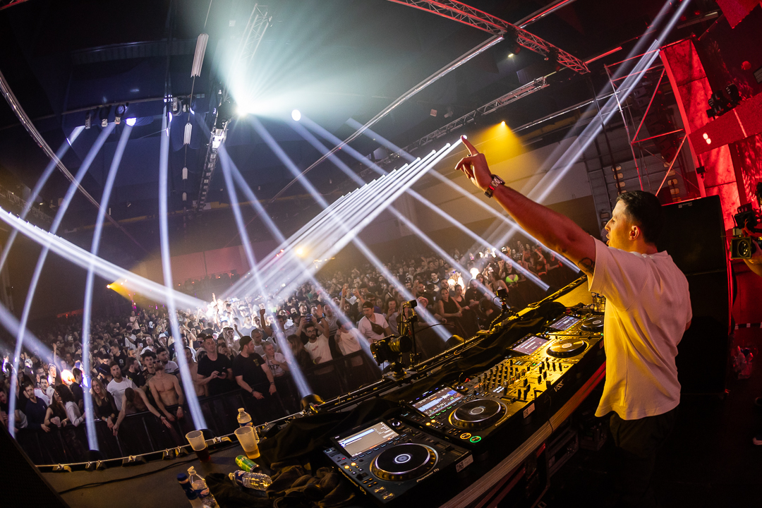 Hard Boat Festival by Wanyama-photo LR-16648