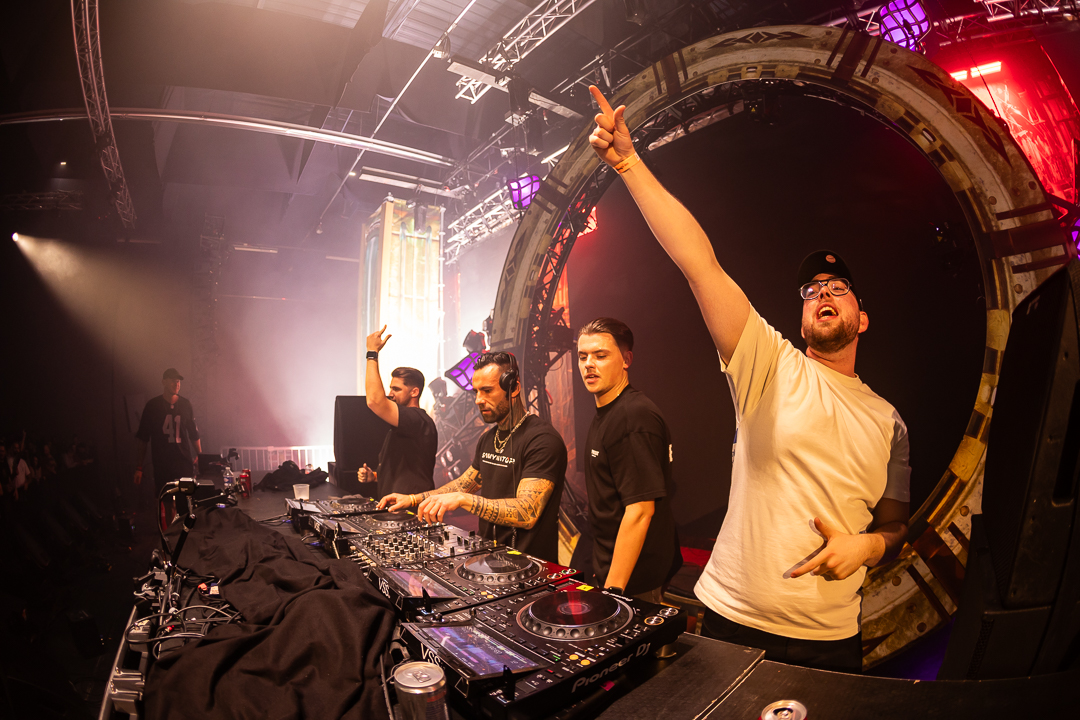 Hard Boat Festival by Wanyama-photo LR-17803