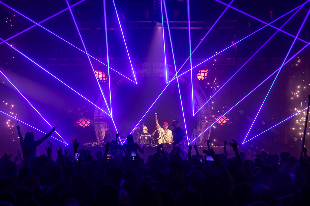 Hard Boat Festival by Wanyama-photo LR-20328