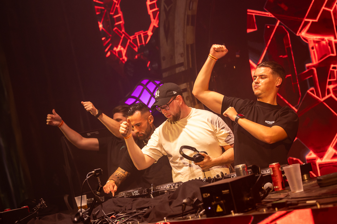 Hard Boat Festival by Wanyama-photo LR-21541