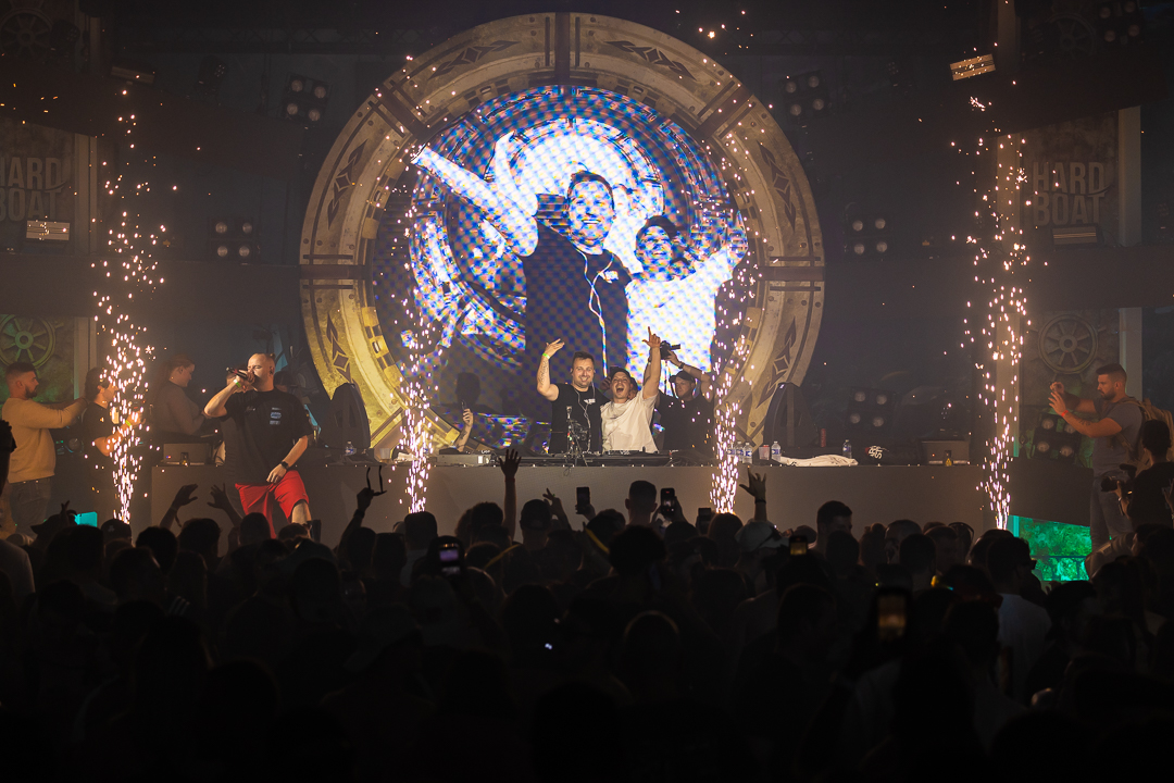 Hard Boat Festival by Wanyama-photo LR-21717