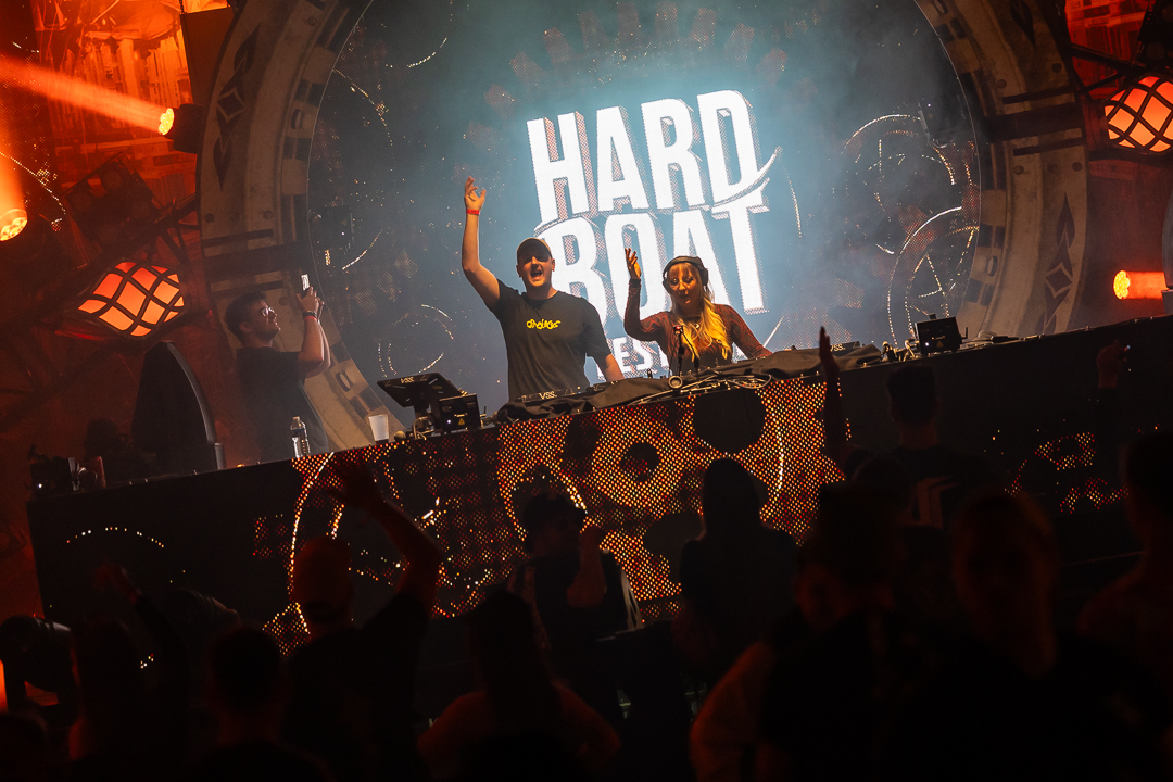 Hard Boat Festival by Wanyama-photo LR-28418