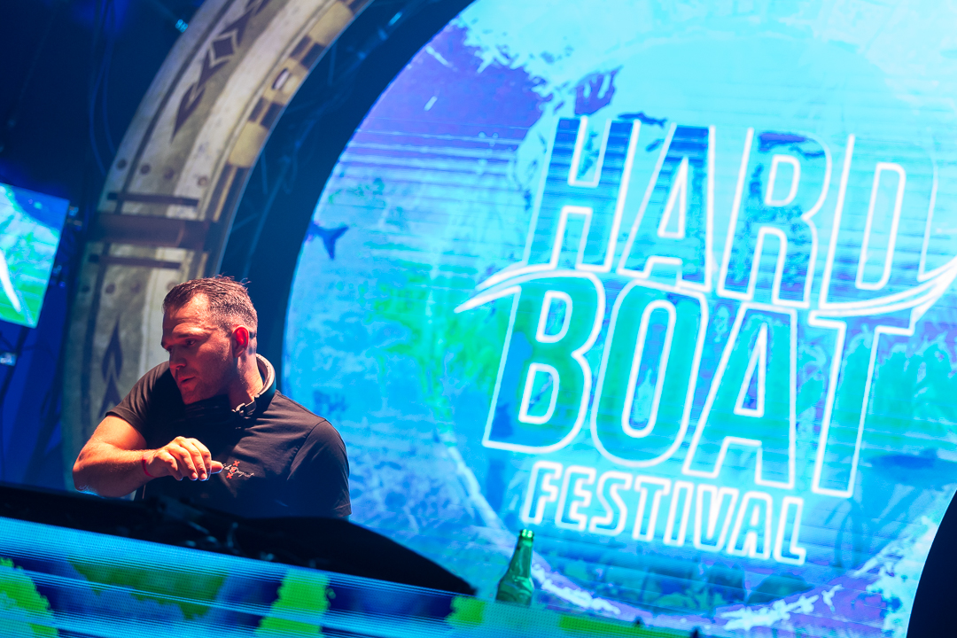 Hard Boat Festival by Wanyama-photo LR-28508