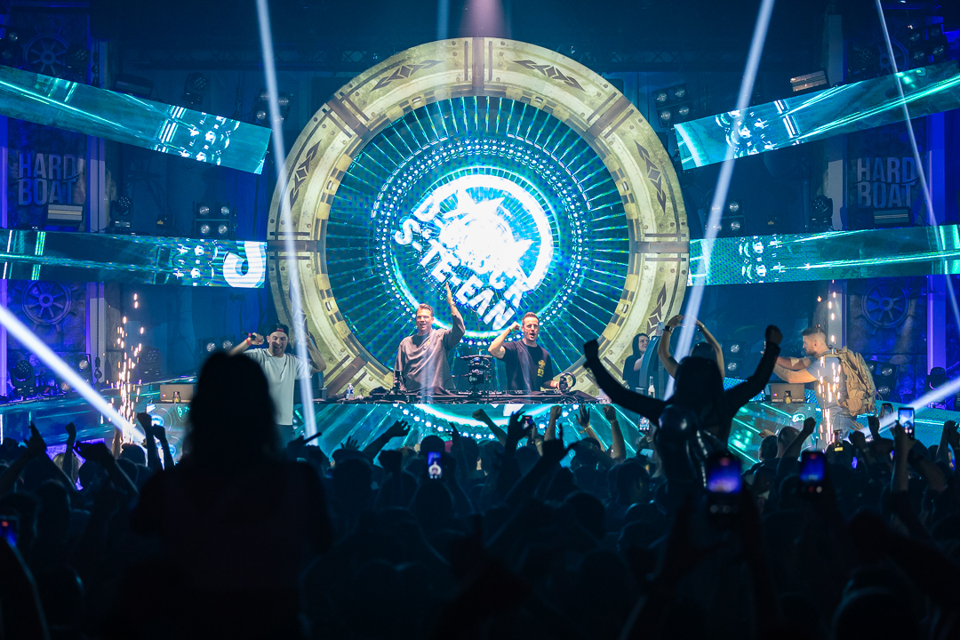 Hard Boat Festival by Wanyama-photo LR-29676