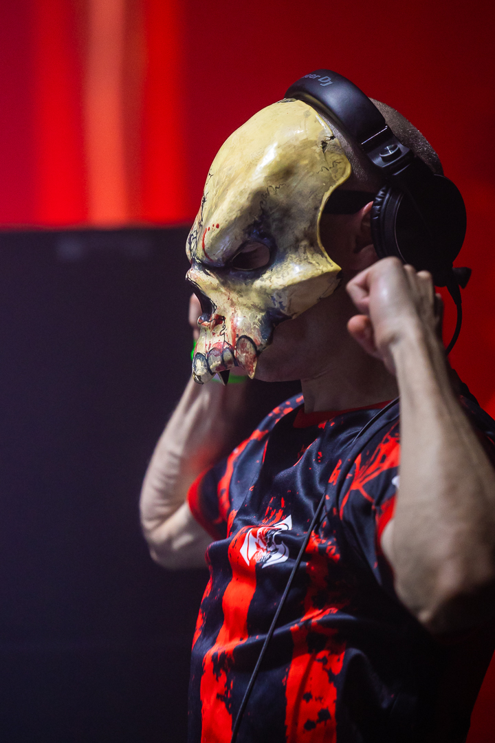 Hard Boat Festival by Wanyama-photo LR-29772